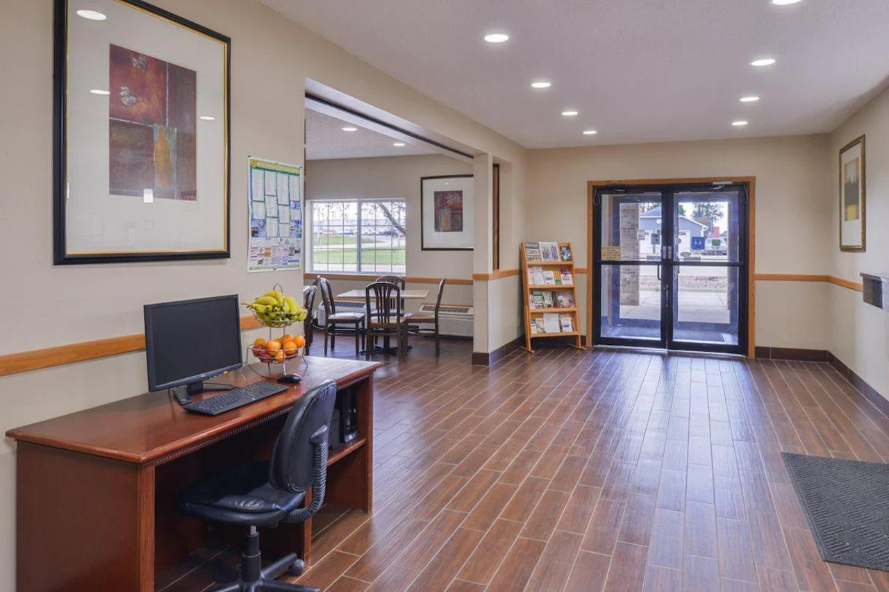 Regency Inn Geneseo Il I-80 Eksteriør billede