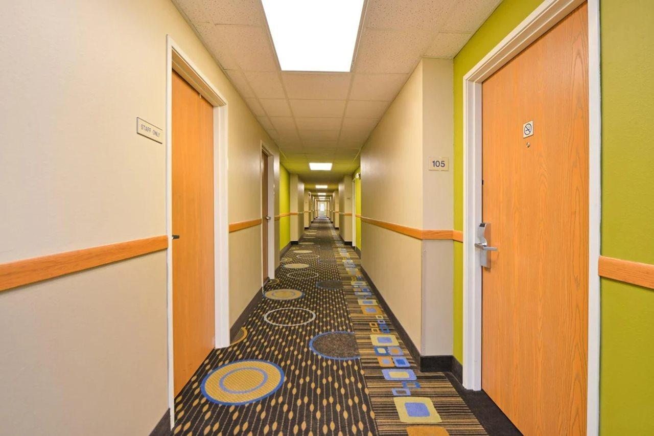 Regency Inn Geneseo Il I-80 Eksteriør billede