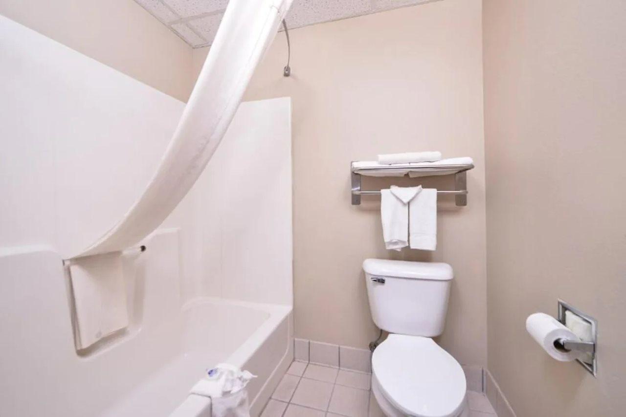 Regency Inn Geneseo Il I-80 Eksteriør billede