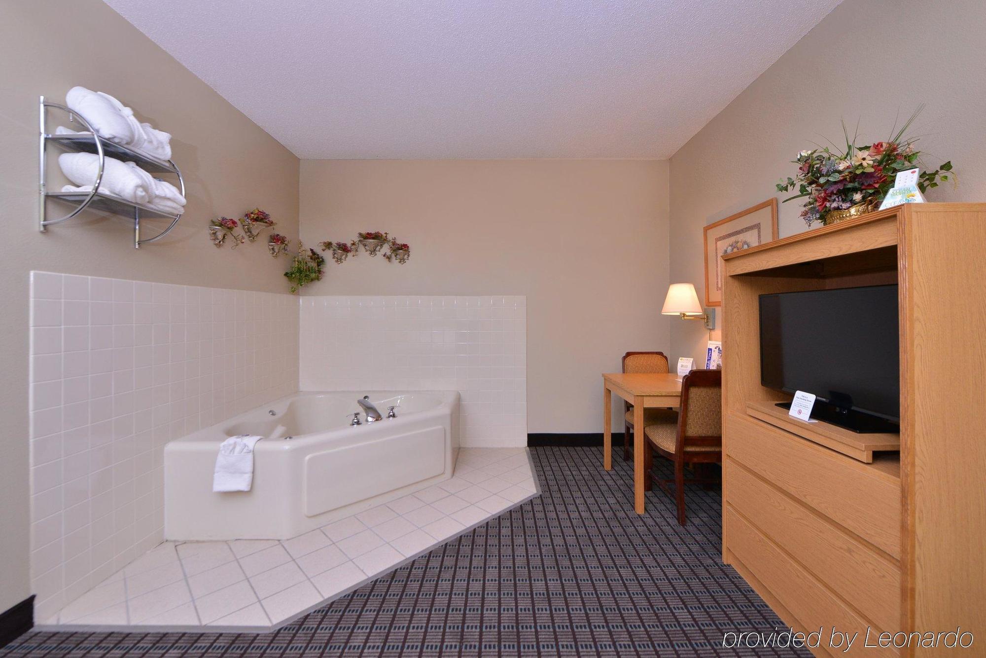 Regency Inn Geneseo Il I-80 Eksteriør billede
